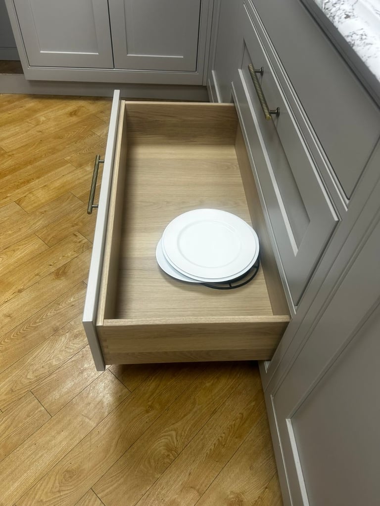 Ex display Second Nature Clarendon inframe kitchen units