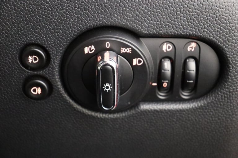 2020 MINI Electric Hatch Cooper SE 32.6kWh Level 2 3dr Auto (SAT NAV, HALF LEATHER) Hatchback ELE...