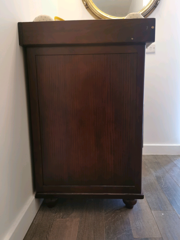 Silver cross toddler bed and changing unit / chest of drawers 