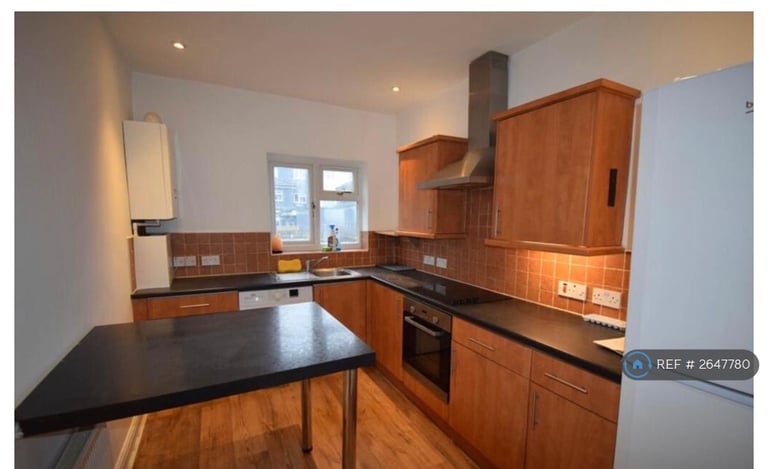 1 bedroom flat in Selborne Gardens, London, NW4 (1 bed) (#2647780)