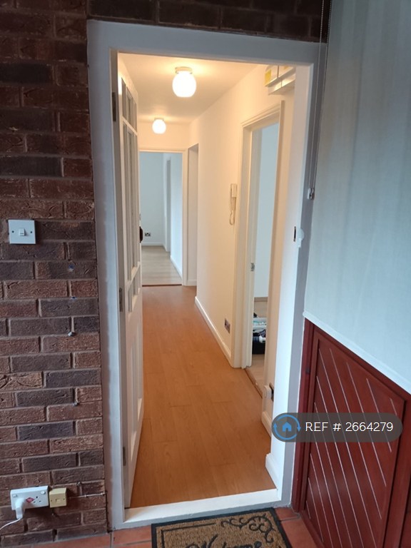2 bedroom flat in Lindbergh Close, Newport, NP19 (2 bed) (#2664279)