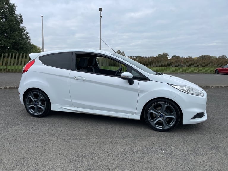 Ford, FIESTA, Hatchback, 2015, Manual, 1596 (cc), 3 doors