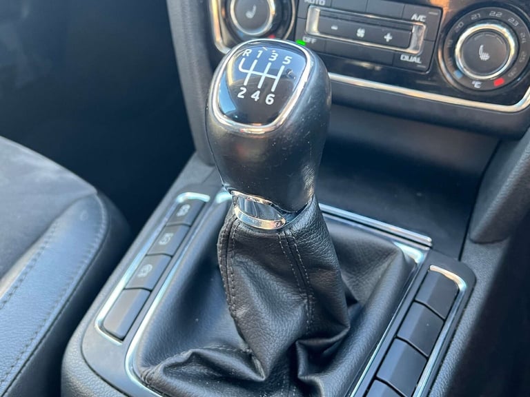 2014 Skoda Superb 1.6 TDI SE GreenLine III Estate 5dr Diesel Manual Euro 5 (s/s) (105 ps) Estate ...