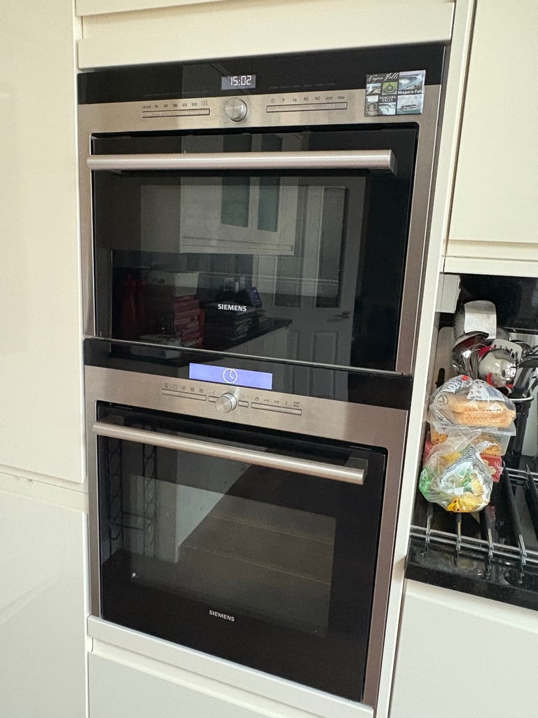 Kitchen Units for Sale Buyer to Collect and Dismantle with Siemens appliances