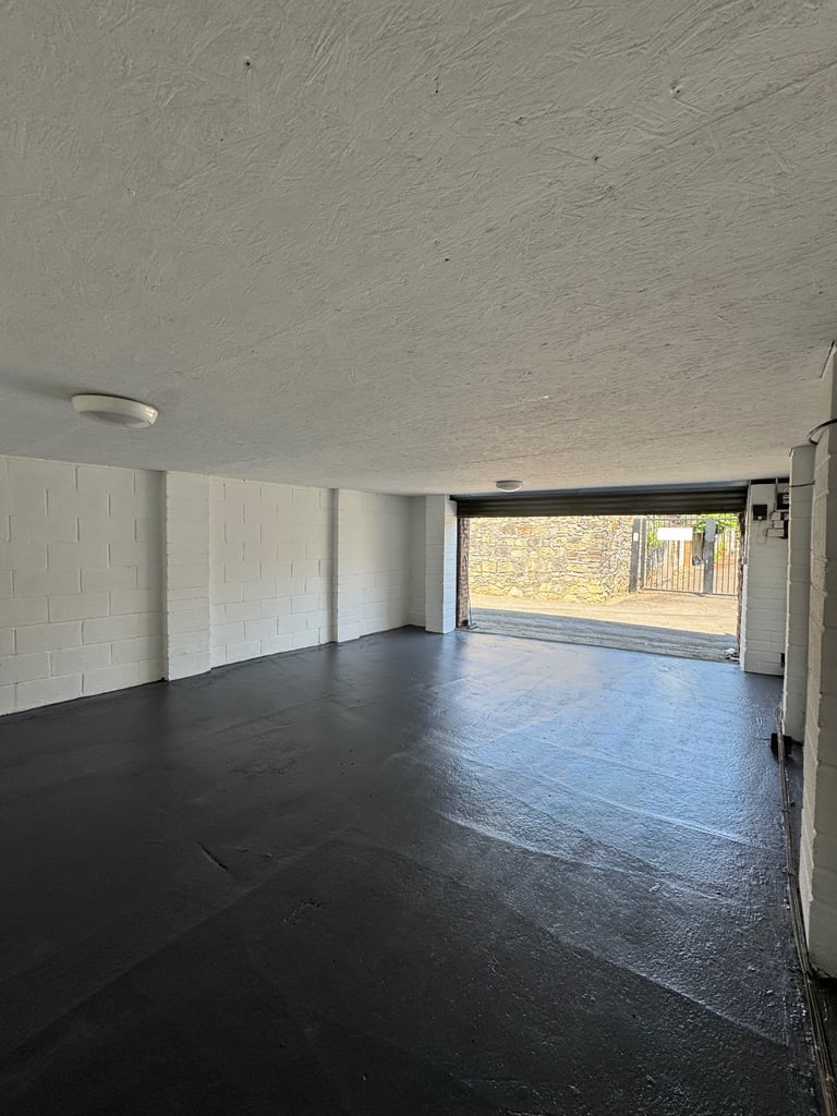 image for Garage to let
