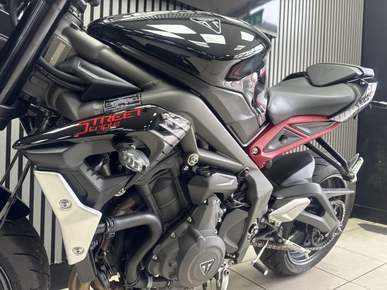 2023 Triumph Street Triple 765R Black, Sport naked 3855 miles