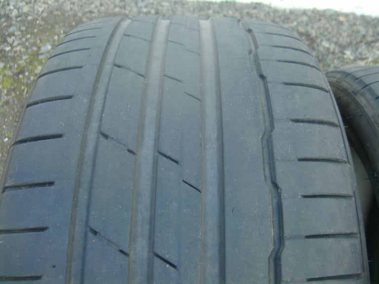 part worn A PAIR HANKOOK VENTUS S1 EVO 3 235/35X19 91Y PART WORN TYRES BOTH 4.5mm TREAD