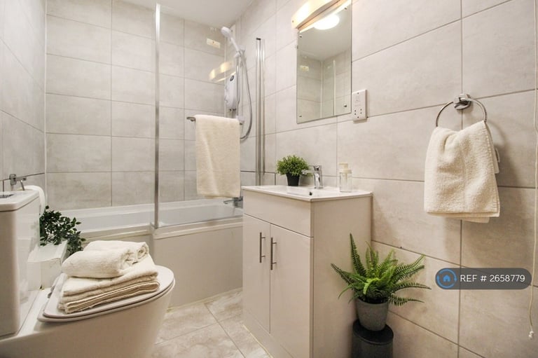 3 bedroom house in Commerce Square, Nottingham, NG1 (3 bed) (#2658779)