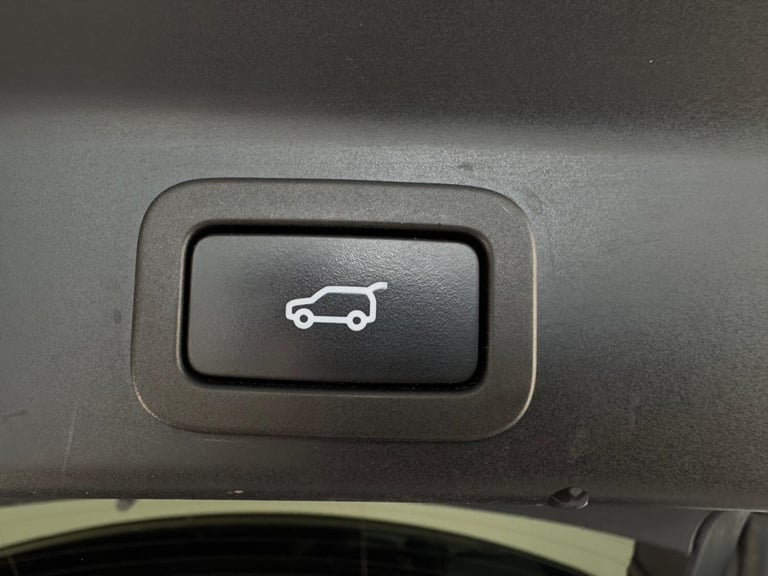 2022 Jaguar F-Pace 2.0 P250i R-Dynamic S Auto AWD Euro 6 (s/s) 5dr ESTATE Petrol Automatic