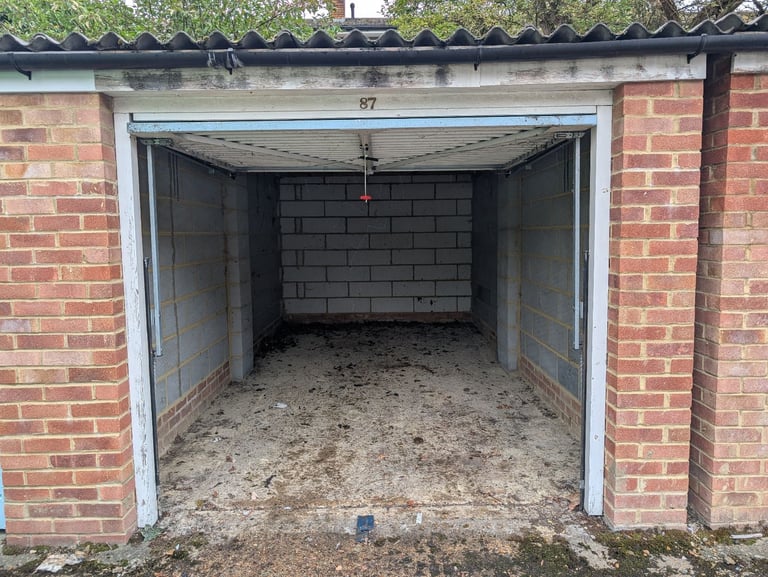Garage, Mariner Gardens, Richmond / Ham, TW10