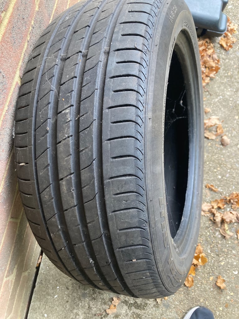 2 x Vredestein Tyres 225/50
