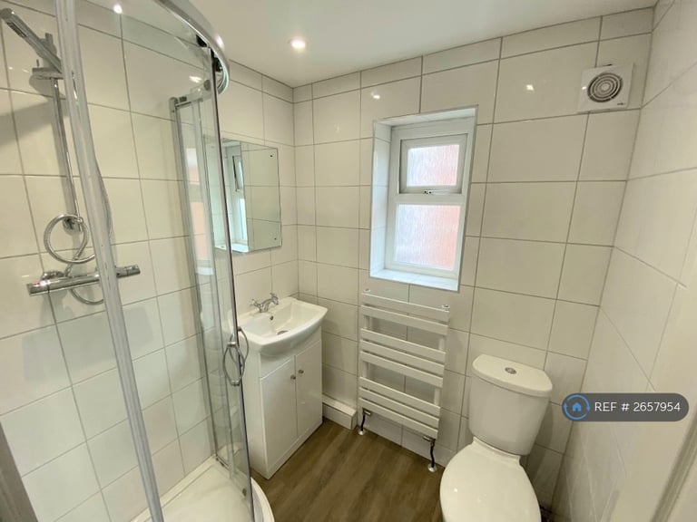 2 bedroom flat in Stewart Road, Bournemouth, BH8 (2 bed) (#2657954)
