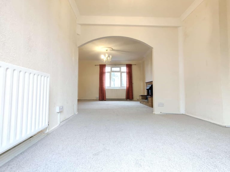 Spacious 3 Bed House Available NOW in Prime Morden Location!