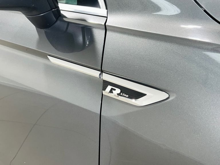 2017 Volkswagen Tiguan 2.0 TDi 150 4Motion R-Line 5dr DSG ESTATE DIESEL Automatic