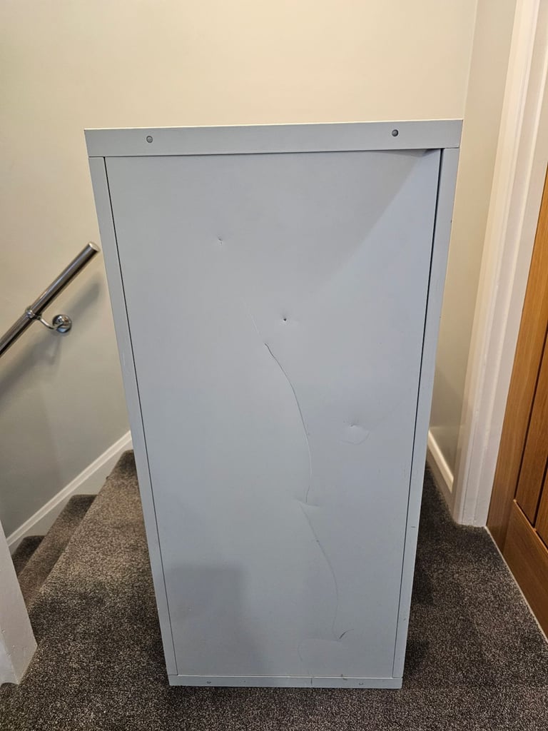 3 drawer filing cabinet with file holders 
