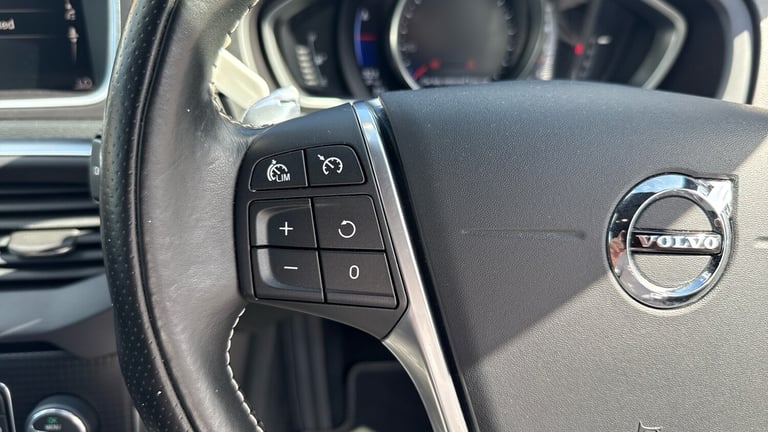 2019 Volvo V40 1.5 T3 R-Design Edition Hatchback 5dr Petrol Auto Euro 6 (s/s) (152 ps) Hatchback ...