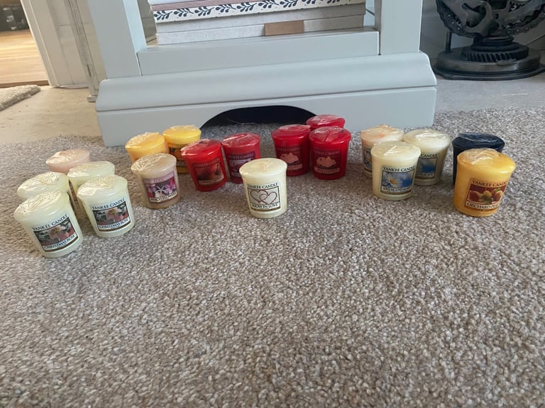 image for YANKEE CANDLE VOTIVES x 19
