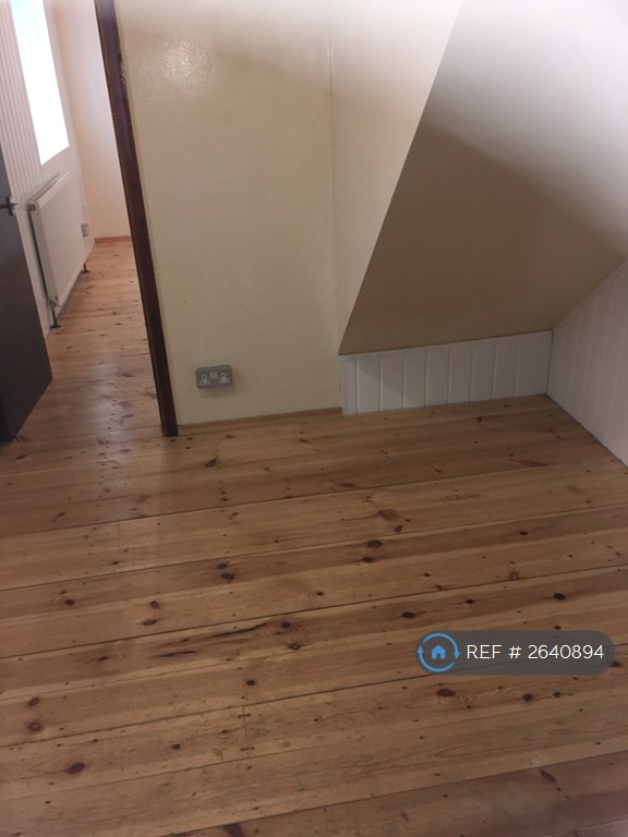 3 bedroom flat in Alma Road, Sheerness, ME12 (3 bed) (#2640894)