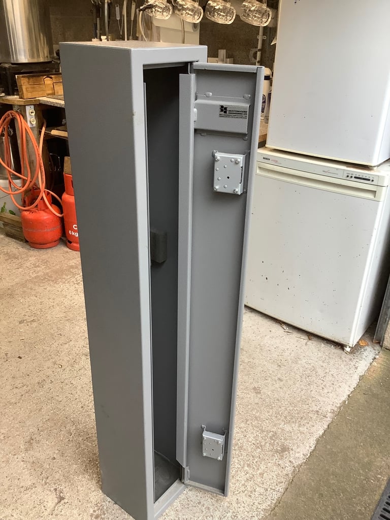 Brattonsound gun cabinet and gun slip