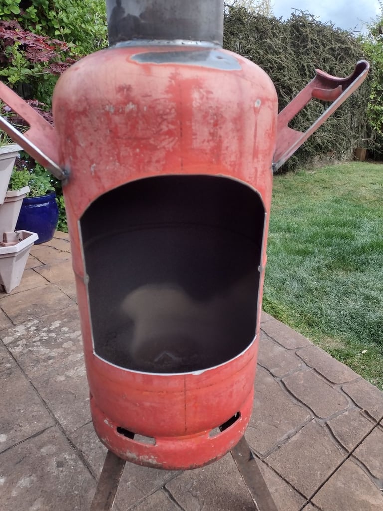 chimnea made out of 19kg gas bottle