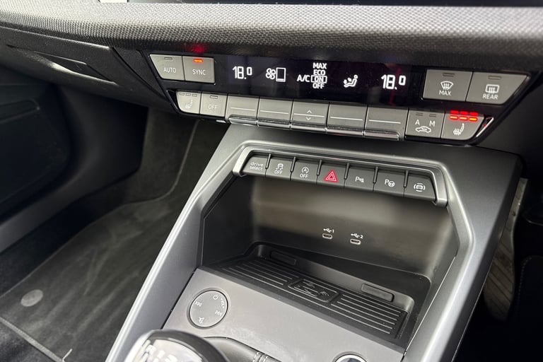 2025 Audi A3 Black Edition 35 TFSI  150 PS 6-speed Saloon PETROL Manual