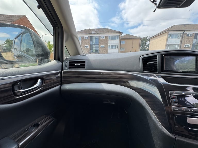 2019 Nissan Elgrand NISSAN ELGRAND HIGHWAYSTAR S 2.5L PETROL 8 SEATER 4WD AUTO, ULEZ, 69-19, FR M...