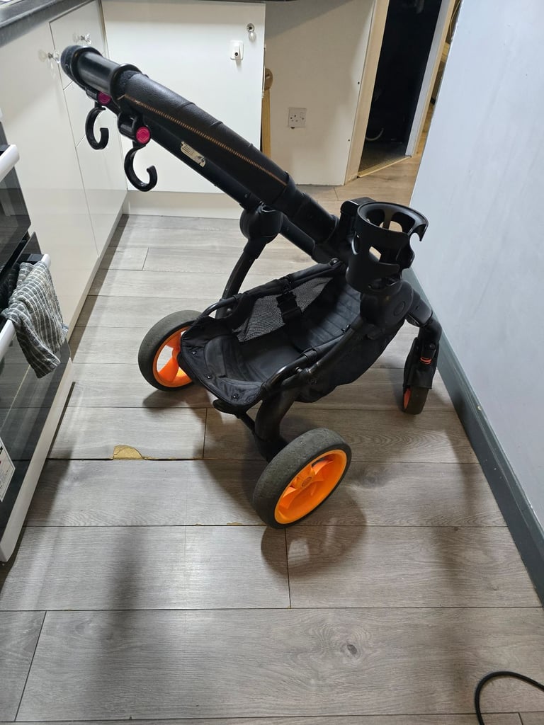 iCandy designer collection Peach-Black Carrycot & Pushchair Combo