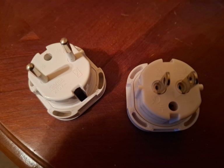 Plug adaptor x2
