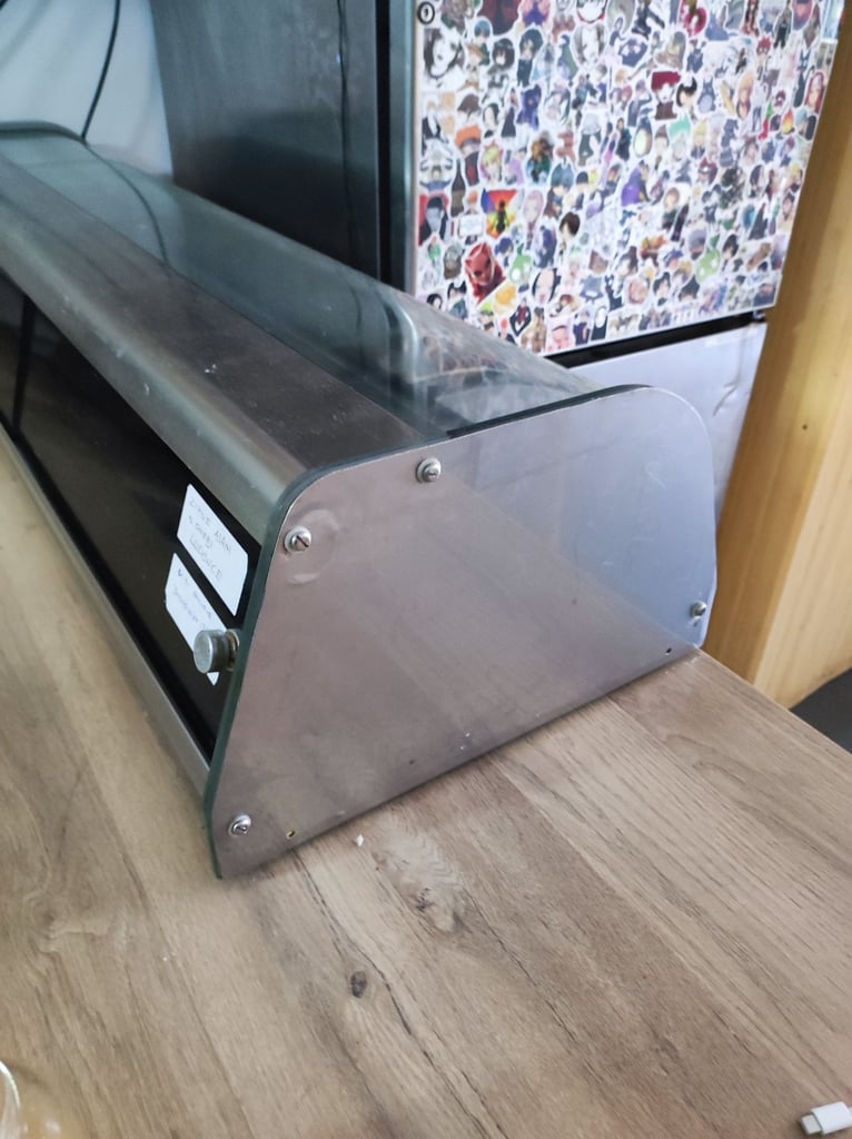 Counter top refrigerated display case