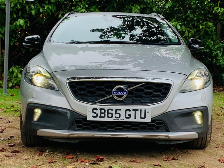 2015 Volvo V40 Cross Country 1.6 D2 Lux Nav Euro 5 (s/s) 5dr HATCHBACK Diesel Manual