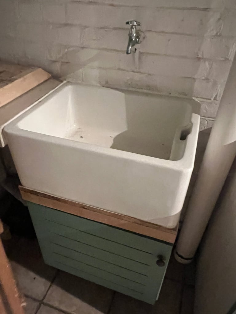 Ceramic sink 