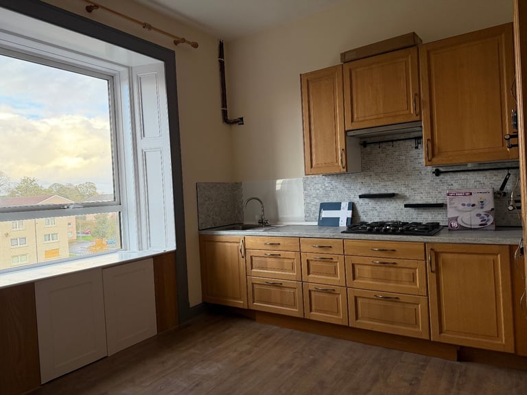 Newly Furbished Flat in James's Street Paisley.  Two minutes walk to Gilmore Street Train Station