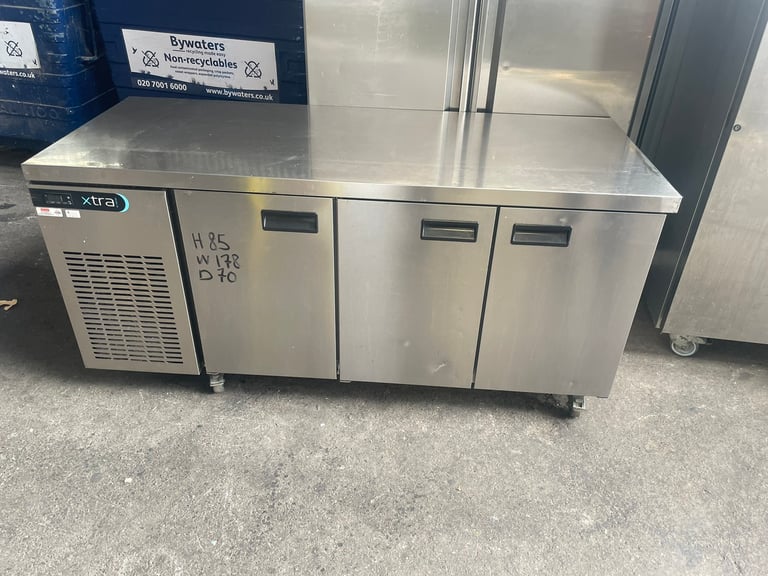 Commercial undercounter fridge 3 doors foster in East London, London