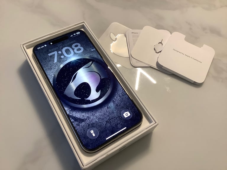 AS NEW iPHONE 15 PRO MAX 256GB WHITE TITANIUM UNLOCKED BOXED 