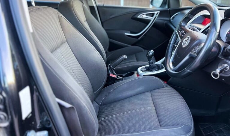 2014 Vauxhall Astra 1.6 SRi Manual 70,000 Miles . 5dr . Good Mileage . CHEAP on Fuel . HATCHBACK ...