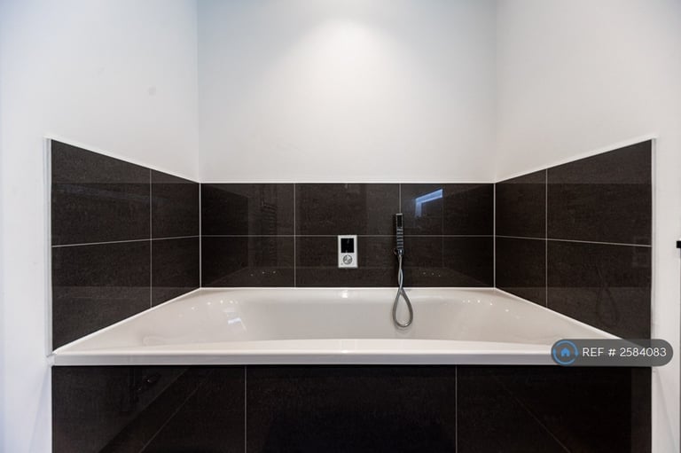 2 bedroom flat in James Smith Court, Dartford, DA1 (2 bed) (#2584083)