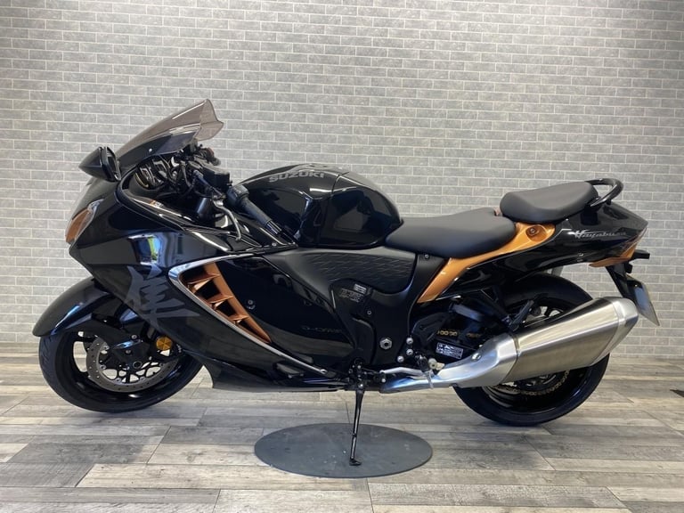 2021 SUZUKI GSX 1300 R HAYABUSA WITH ONLY 4701 MILES IN THE BEST COLOUR SCHEM...