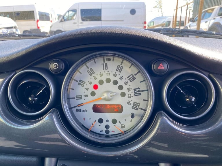 2005 MINI Hatch 1.6 Cooper Hatchback 3dr Petrol Manual Euro 4 (116 bhp) Hatchback Petrol Manual