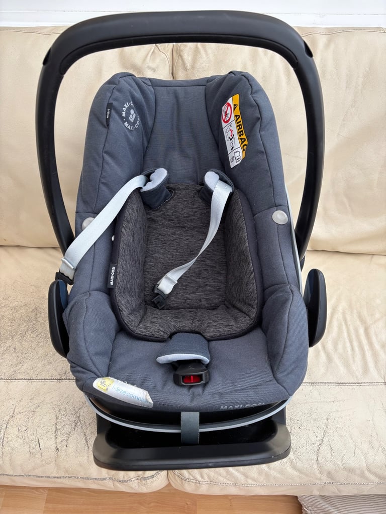 image for MaxiCosi Isofix base and PebblePro Car Seat