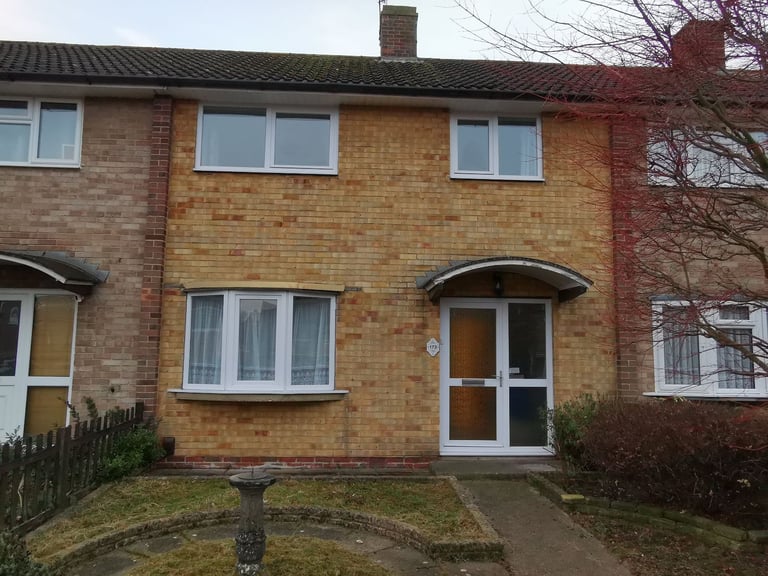 3-bedroom unfurnished mid-terraced house