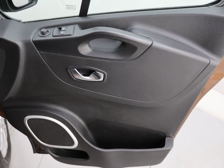 2020 Renault Trafic LL30 ENERGY dCi 170 Sport Nav 9 Seater EDC MPV DIESEL Automatic