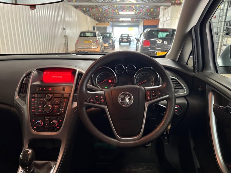 2014 Vauxhall Astra 1.4 16v Design Euro 5 5dr HATCHBACK Petrol Manual