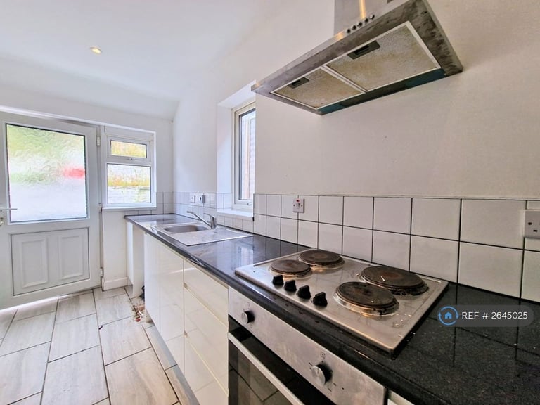 3 bedroom house in Aylesbury Crescent, Birmingham, B44 (3 bed) (#2645025)