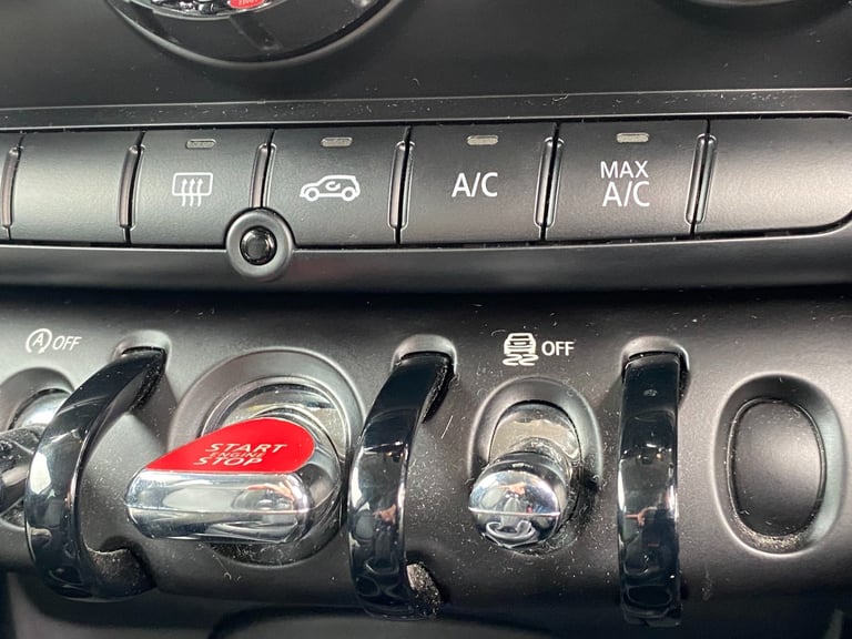 2017 MINI Hatch 2.0 Cooper S 3dr - Sat Nav &amp; Parking Sensors &amp; Chili Pack HATCHBACK Petro...