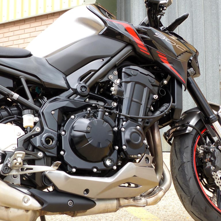 2024 KAWASAKI Z900 FPFNN, STUNNING LOW MILEAGE 1-OWNER MOTORCYCLE.