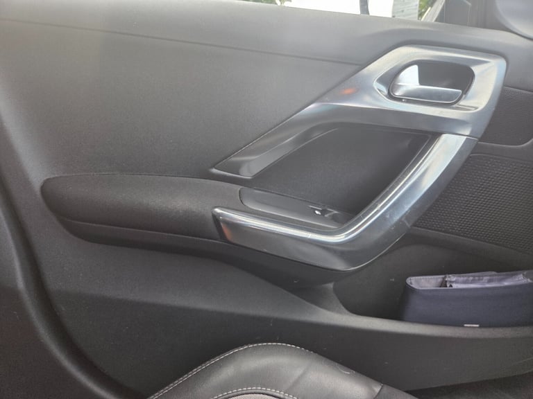 2016 Peugeot 2008 1.2 PureTech 110 Allure 5dr HATCHBACK Petrol Manual