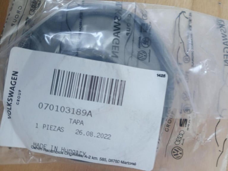 Volskwagen Waterpump 070121011D for VW Touareg, T5 transporter or Multivan 2.5 tdi