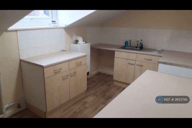 1 bedroom flat in Emerald Street, Saltburn-By-The-Sea, TS12 (1 bed) (#2653742)