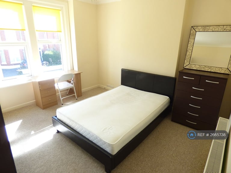 4 bedroom flat in Alma Road, Bournemouth, BH9 (4 bed) (#2665738)