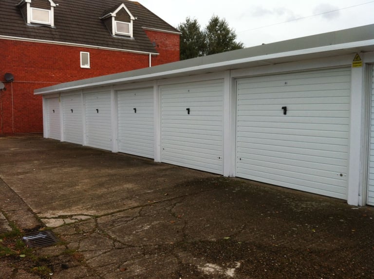 LOCK UP GARAGE TO LET IN MANCHESTER